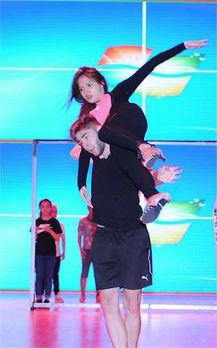 Họ lựa chọn điệu Tango, Pasodoble và kết hợp với Múa Ai Cập. 