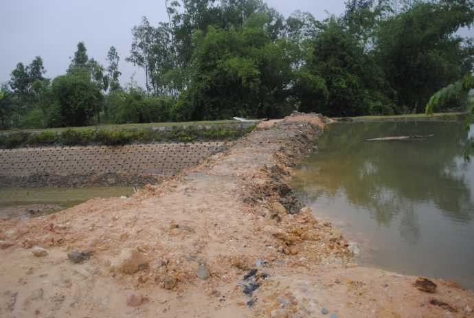 'Bãi chiến trường' ăn nhậu của cán bộ xã trong khi dân cuống cuồng chạy lũ