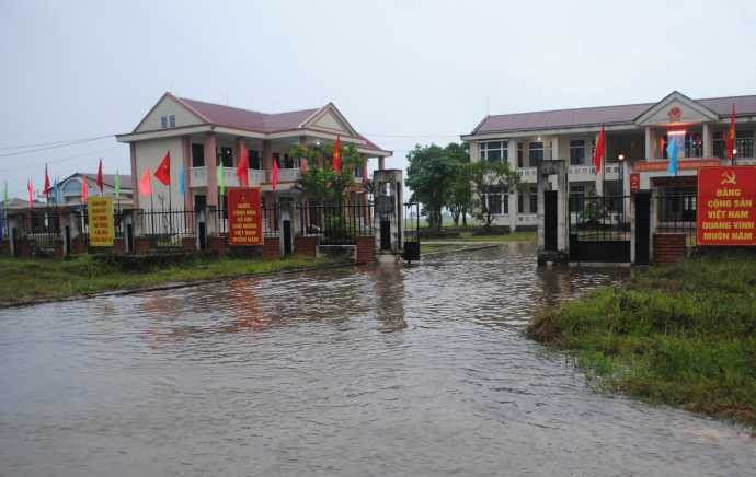 'Bãi chiến trường' ăn nhậu của cán bộ xã trong khi dân cuống cuồng chạy lũ