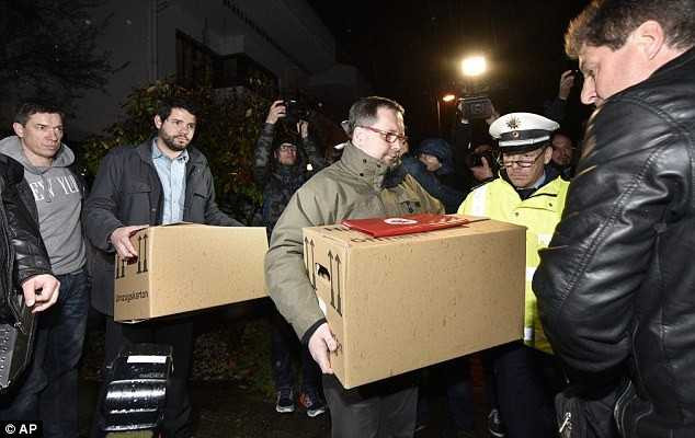 Điều tra viên Đức thu giữ nhiều vật dụng trong quá trình khám xét nhà riêng của cơ phó chuyến bay 4U9525