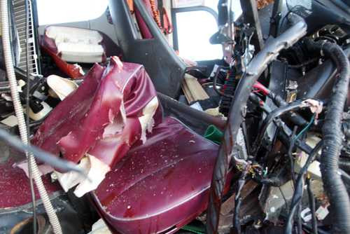 Ôtô khách lao vào 2 xe tải trên cao tốc, 10 người thương vong