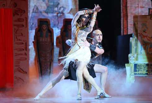 hương giang bước nhảy hoàn vũ