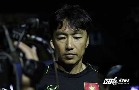 HLV Miura đang bị bủa vây bởi nhiều áp lực (ảnh: Hoàng Tùng)