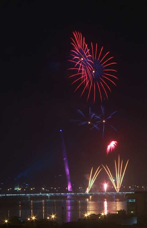 Đà Nẵng, pháo hoa, kỷ niệm 40 giải phóng, rực rỡ, sắc màu