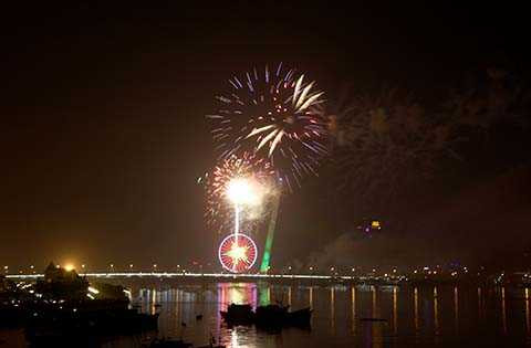 Đà Nẵng, pháo hoa, kỷ niệm 40 giải phóng, rực rỡ, sắc màu