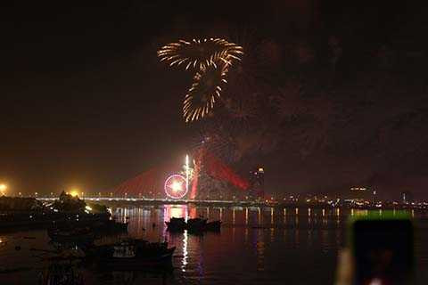 Đà Nẵng, pháo hoa, kỷ niệm 40 giải phóng, rực rỡ, sắc màu