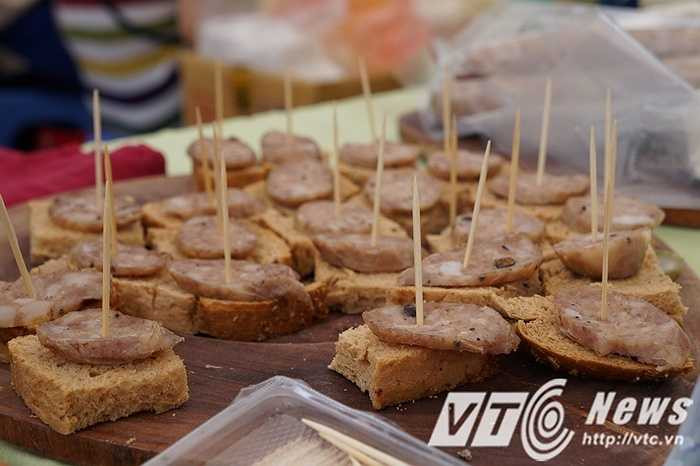 Những món ăn của anh trông rất đơn giản nhưng lại có hương vị khá hấp dẫn và ngon miệng.