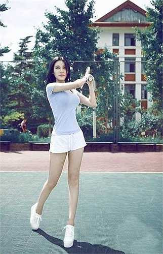 Fan Ling còn được những người hâm mộ lập nhiều fanpage để cập nhật hình ảnh của cô thường xuyên.