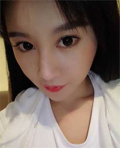 Mới đây nhất là bộ ảnh tập thể hình siêu quyến rũ.