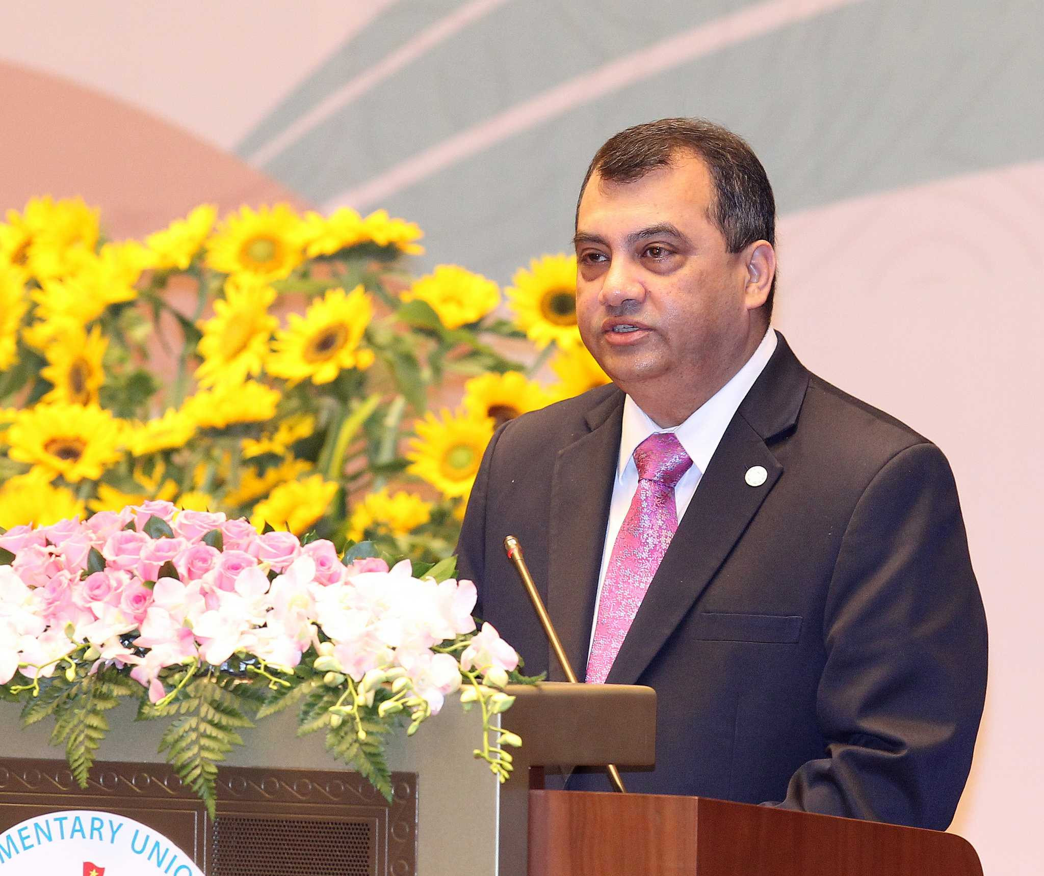 Chủ tịch Liên minh Nghị viện Thế giới Saber Chowdhury phát biểu