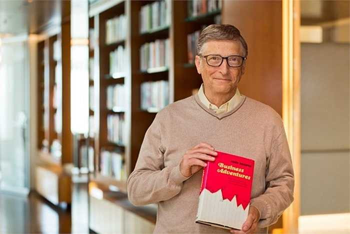 3. Bill Gates: Bạn có thể nghĩ rằng người sáng lập Microsoft sẽ thích đọc các ấn phẩm trực tuyến trên mạng nhưng thay vào đó ông lại thích thu thập những cuốn sách hiếm. Bill Gates đã có lần trả 30,8 triệu USD cho một bản thảo mang tên Codex Leicester, trong đó có tiểu luận của Leonardo da Vinci.