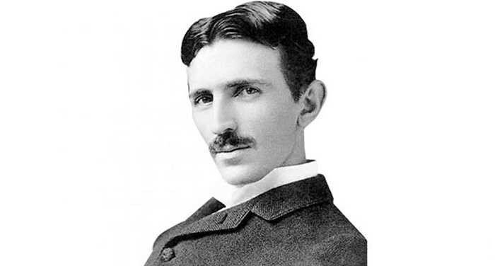 8. Nicola Tesla: Nhà phát minh ra đài radio, robot và dòng điện xoay chiều là một người cuồng chim bồ câu. Ông cho chim bồ câu hoang ăn từ cửa sổ phòng ngủ của mình và khi đã nằm liệt giường, ông vẫn thuê một người để nuôi chúng.