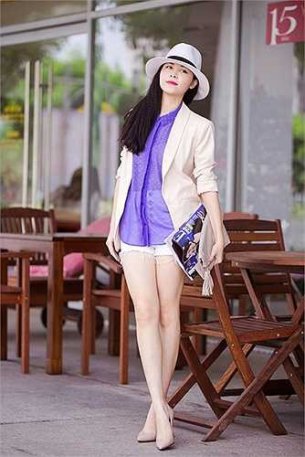 Thủy Anh đều ghi điểm với phong cách thời trang ấn tượng.