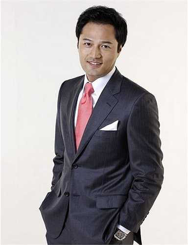 Bố Kim Sung Min là phó chủ tịch tập đoàn điện tử LG nổi tiếng toàn cầu. Tuy xuất thân giàu có nhưng Kim Sung Min hiếm khi nhắc đến gia cảnh trước công chúng. Những thành công của nam diễn viên 43 tuổi đều là do một tay anh gây dựng thay vì nhờ vả, dựa hơi gia đình.