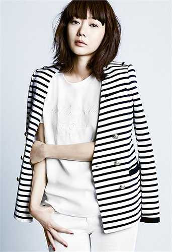 Bae Doo Na chính là con gái rượu của phó chủ tịch tập đoàn nông nghiệp Phulmwon số một Hàn Quốc. Bae Doo Na còn khiến nhiều cô gái ghen tỵ khi công khai tình cảm với tài tử Jim Sturgess, bạn diễn của cô trong Cloud Atlas.