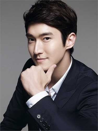 Choi Si Won còn là con trai độc nhất của CEO hãng dược phẩm Boryung Medience tại Hàn. Trước đó, gia đình anh còn sở hữu công ty Slim Fashion. Không chỉ thế, truyền thông còn kháo nhau gia đình Choi có cổ phần trong Hyundai Department Store, chuỗi cửa hàng bán lẻ hàng đầu xứ kim chi.