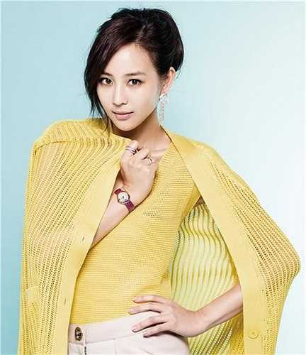 Ông nội của Trương Quân Ninh từng sở hữu Cung Nguyên Nhãn Khoa, một kiến trúc cổ nổi tiếng Đài Trung. Cha mẹ cô đều là giáo sư, tiến sĩ hiện công tác tại Viện nghiên cứu quốc gia Đài Loan. Nguồn: Thế giới văn hoá