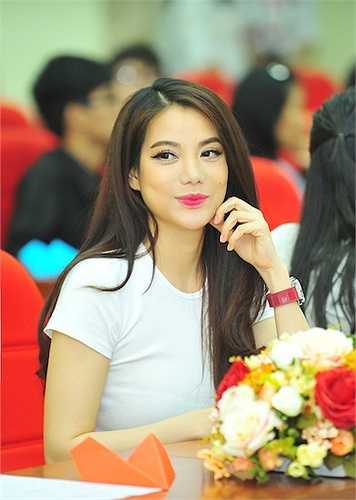 'Tôi biết, họ muốn lắng nghe những kinh nghiệm từ người đi trước. Và tôi đã chia sẻ những thành công và cả thất bại trên con đường lập nghiệp của mình. Tôi mong rằng, các bạn sẽ mạnh dạn bước vào đời bằng những khát vọng đẹp đẽ của tuổi thanh xuân'.