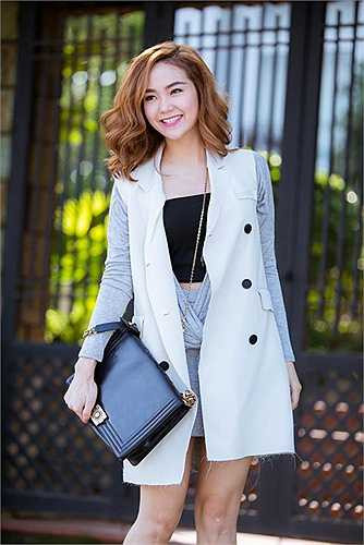 Dòng sản phẩm xa xỉ này với gam đen cơ bản dễ dàng kết hợp ăn ý cùng nhiều phong cách khác nhau.