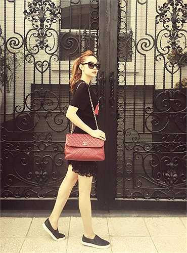 Chanel 2.55 cũng là món đồ 'ruột' của nhiều mỹ nhân. Nó được bán ở mức khoảng 100 triệu đồng. (Nguồn: Ngôi sao)