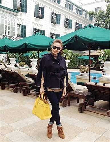 Với Hermes Birkin đẳng cấp, giọng ca Cơn mưa nhỏ đã chi hơn 200 triệu đồng để sở hữu một chiếc mang sắc vàng tươi tắn.