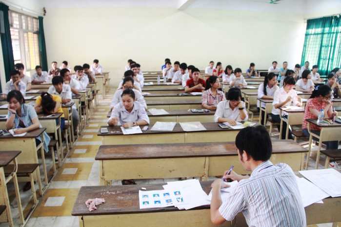 Thí sinh dự thi tại ĐH Bách Khoa Hà Nội sáng 4/7/2014 (Ảnh: Phạm Thịnh) 