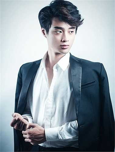 Anh chàng chia sẻ về cơ duyên đến với nghề diễn: 'Mình được gặp chị Luk đầu tiên ở buổi offline Hà Nội em yêu anh. Chị Luk Vân hỏi mình: 'Em có muốn làm diễn viên không?'.