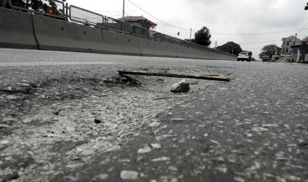 Quốc lộ hư hỏng, tạm đình chỉ Chi cục trưởng quản lý đường bộ