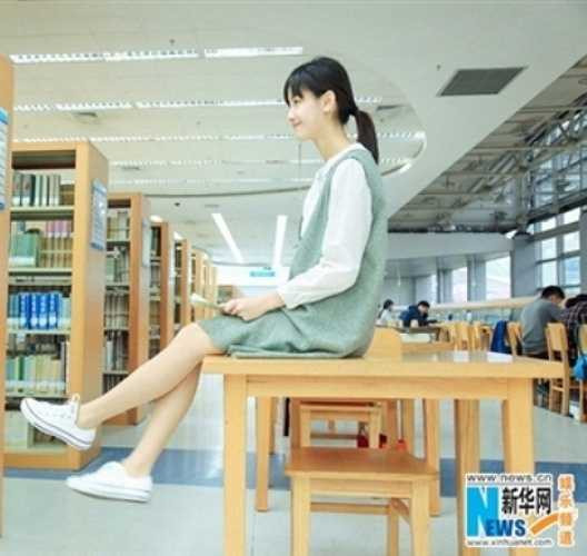 Tả Nhĩ là tiểu thuyết ngôn tình xoay quanh câu chuyện trưởng thành, trường lớp, tình yêu của những bạn trẻ tuổi 17. 