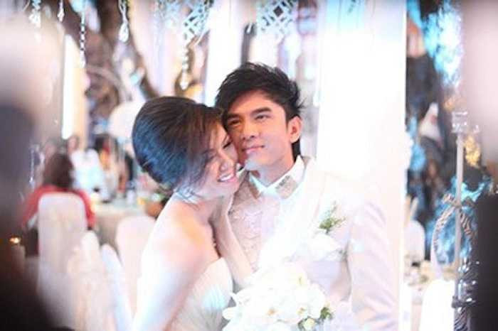 Dù kém anh 10 tuổi, song Thủy Tiên lại tỏ ra rất chững chạc và bản lĩnh. Vì Thủy Tiên khá già dặn nên nhiều fan hâm mộ của Đan Trường không tin cô nàng sinh năm 1986. 