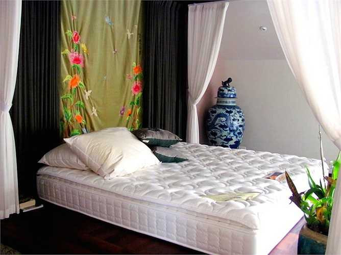 Phòng ngủ với phong cách xưa của diva làng nhạc Việt. 