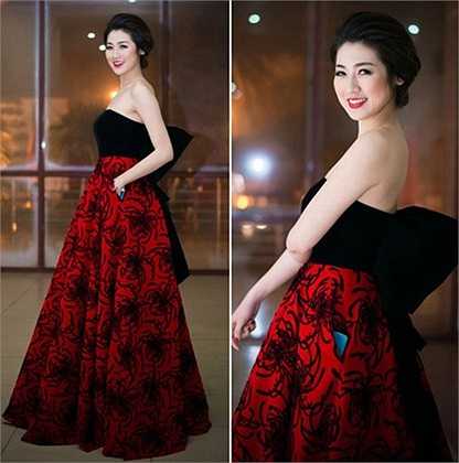 Chiếc nơ to bản phía sau càng làm bộ váy nhung của á hậu Tú Anh thêm nặng nề