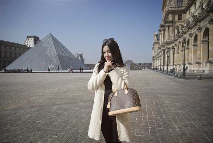 Cô vừa được chọn là một trong những thanh niên tiêu biểu cùng đoàn đại biểu cấp cao tham dự Giao lưu văn hoá Việt-Trung tại Trung Quốc vào đầu tháng 4. ​Kế hoạch sắp tới của Diễm Trang là đẩy mạnh hơn nữa sự nghiệp MC​ - diễn viên chuyên nghiệp.