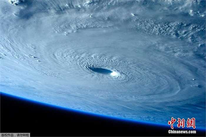 Siêu bão Maysak với sức gió mạnh cấp 5 trong thang bão của Mỹ sắp đổ bộ vào Phillippines. Sức mạnh của siêu bão này được dự đoán ngang ngửa Hayan hồi năm 2013