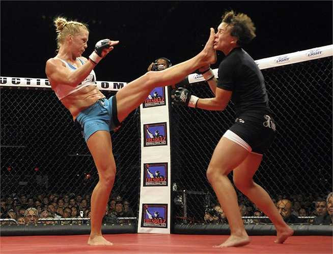 Người ta thường nói vui rằng Vale Tudo – tiền thân của hình thức thi đấu võ thuật tổng hợp MMA chỉ có duy nhất một luật, đó là...không có luật gì hết.