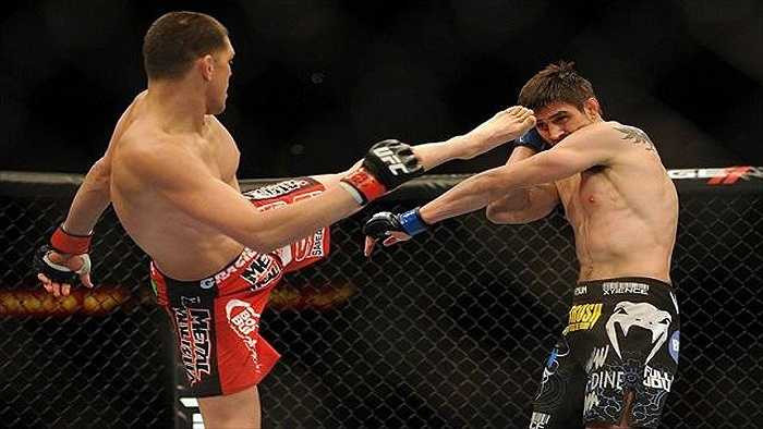 Với độ ảnh hưởng truyền thông rộng lớn, UFC luôn khôn khéo điều chỉnh luật MMA cho phù hợp với đại chúng. 