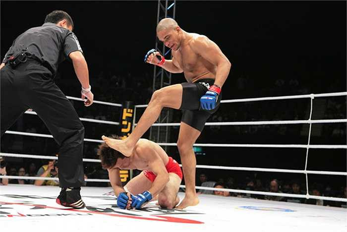 ...người ta nhận ra rằng phong cách võ thuật thành công nhất đó là tổng hợp và kết hợp thành công được mọi kĩ năng võ thuật. 