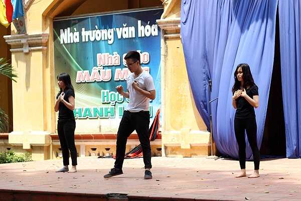 Tiết mục nhảy đương đại của Lê Đình Duy 