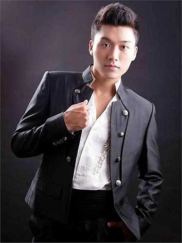 Xuân Phúc từng là một trong những hot boy đình đám của trường Sân khấu Điện ảnh với phong cách thời trang lịch thiệp khiến nhiều cô gái mê mẩn.