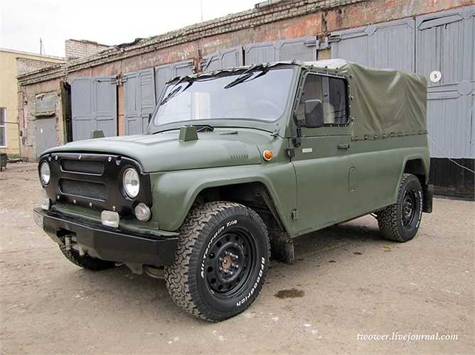 UAZ là chiếc xe quân sự nổi tiếng nhất của quân đội Liên Xô trước đây và LB Nga ngày nay, bởi sự bền bỉ, đa nhiệm và tính thực dụng trong chiến đấu.