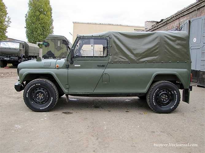 Phiên bản UAZ mới (mã hiệu UAZ-3152, phương Tây đặt tên là Gusar) được Bộ quốc phòng Nga đặt hàng, trang bị cho 56 lữ đoàn lục quân và đang được bàn giao đến các đơn vị chiến đấu.
