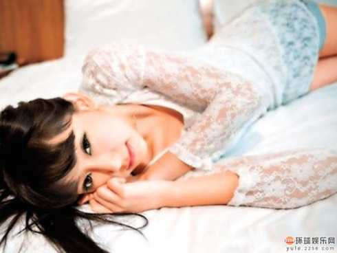 Mẫu teen Tạ Chỉ Huệ gặp nhiều khó khăn hậu scandal