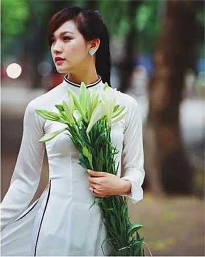 Sở hữu ngoại hình long lanh cùng bảng thành tích học tập đáng ngưỡng mộ, Phương Thu luôn nhận được sự yếu quý của bạn bè và thầy cô.