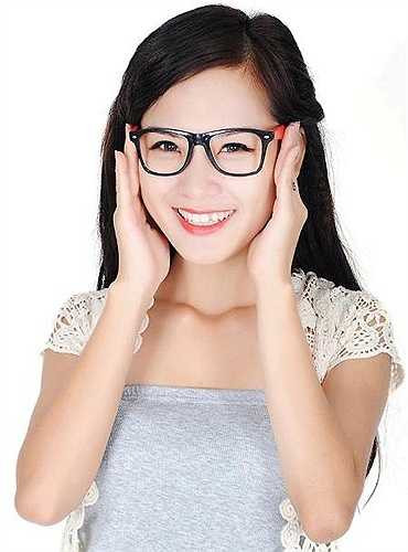 Cô bạn luôn tham gia tích cực các hoạt động văn hóa, văn nghệ của trường cũng như của lớp.