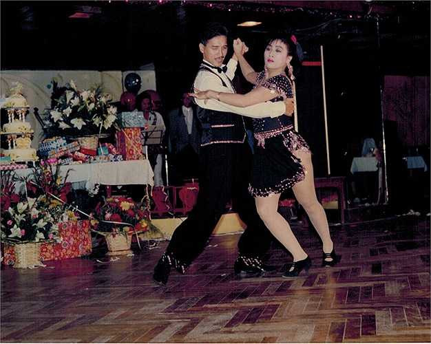 Với những vũ điệu cuồng nhiệt cùng phong cách phóng khoáng hào hoa, Nguyễn Hưng đã làm say mê không biết bao nhiêu thế hệ khán giả với những màn trình diễn đẹp mắt.