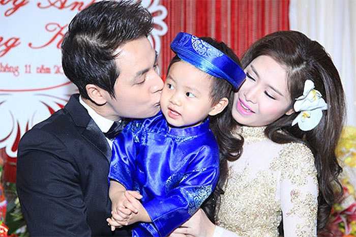Đăng Khôi hiện đang có cuộc sống vô cùng hạnh phúc với nhà sang, xế xịn bên vợ và con trai khiến ai cũng phải ao ước.