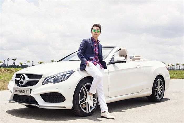Nam ca sỹ gốc Hà Thành sành điệu bên xe sang.