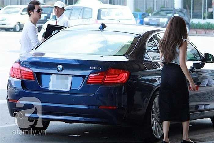 Ngoài ra, nam ca sỹ cũng sở hữu xe BMW 2 tỷ đồng.