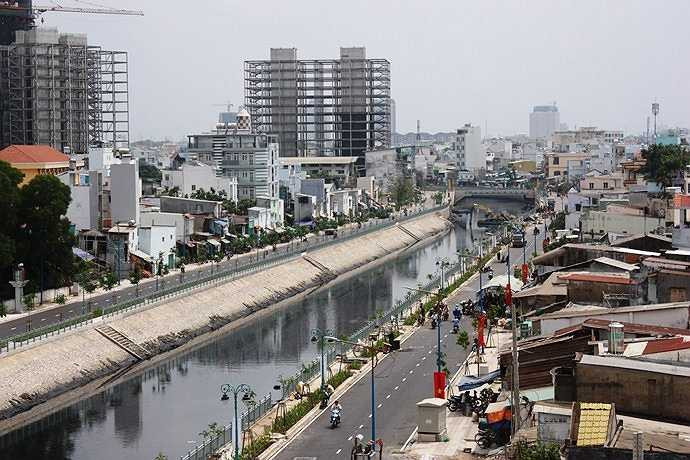 Dự án cải tạo kênh và dọc đường kênh Tân Hóa – Lò Gốm sắp khánh thành vào ngày 5/4 tới góp phần nâng cao đời sống, giải quyết tình trạng hôi thối mà hơn 1 triệu người dân ven kênh phải hứng chịu hàng chục năm nay.