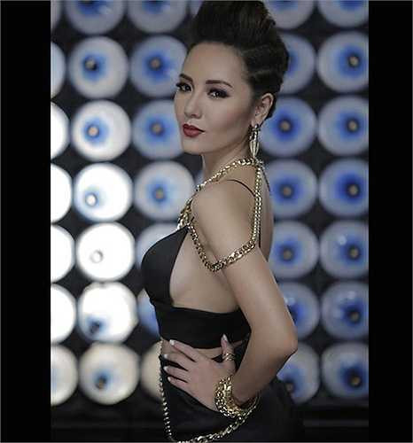 Nữ ca sỹ Phương Linh cũng có nét đẹp không thua gì diễn viên, hoa hậu. 